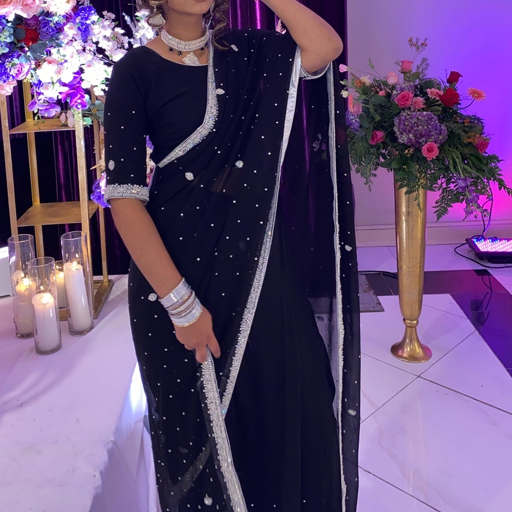 Pakistani/Indian Designer Saree - image 4